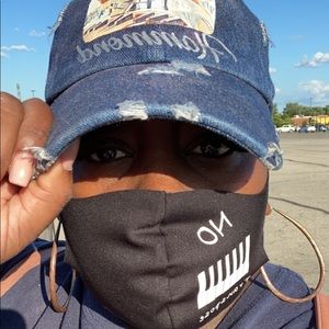 Meet your Posher, Amaris